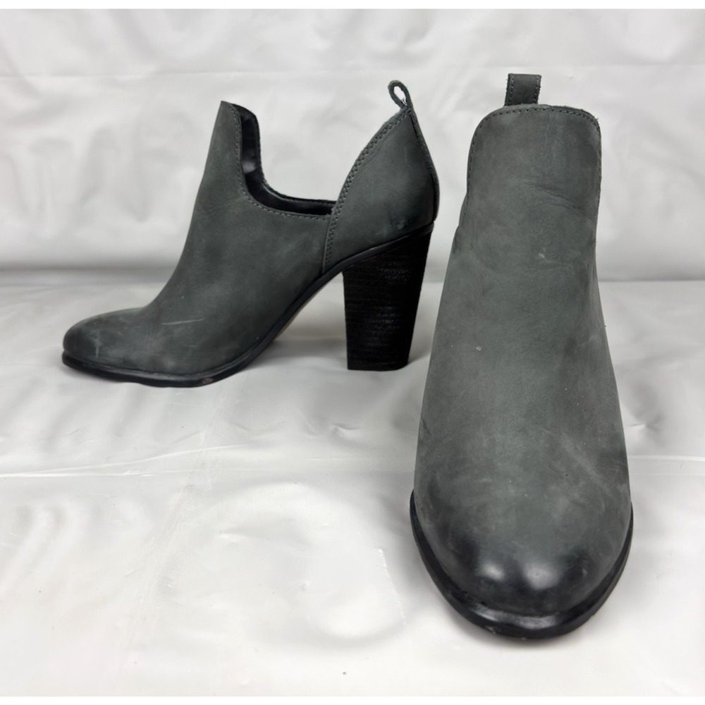 Vince Camuto Federa Ankle Booties 8.5M Gray Nubuck Leather Slip On Block Heel